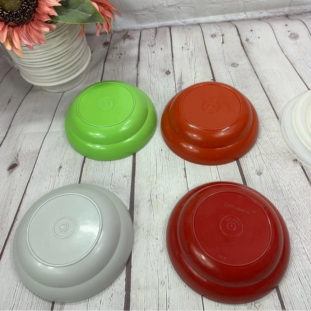 tupperware cereal Bowls with seals 